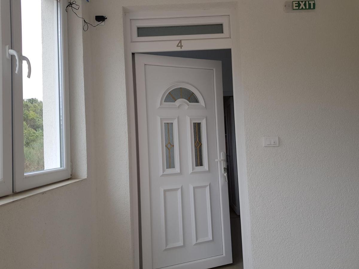 אוטייהא Apartmani Vila Ebra מראה חיצוני תמונה