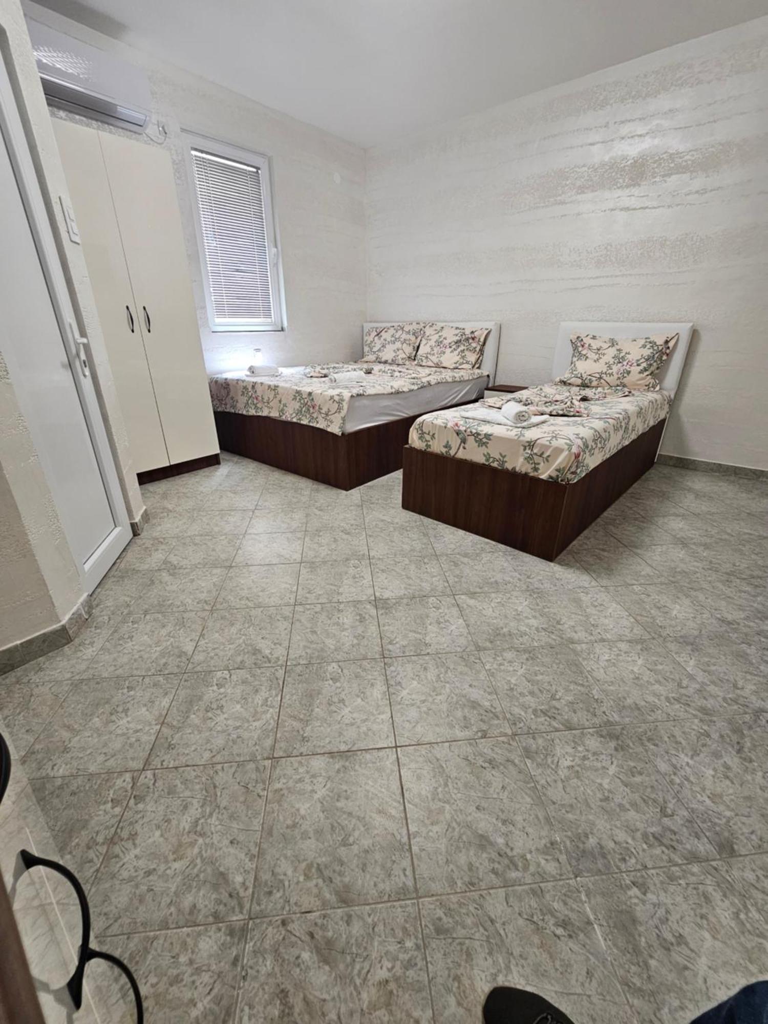 אוטייהא Apartmani Vila Ebra מראה חיצוני תמונה
