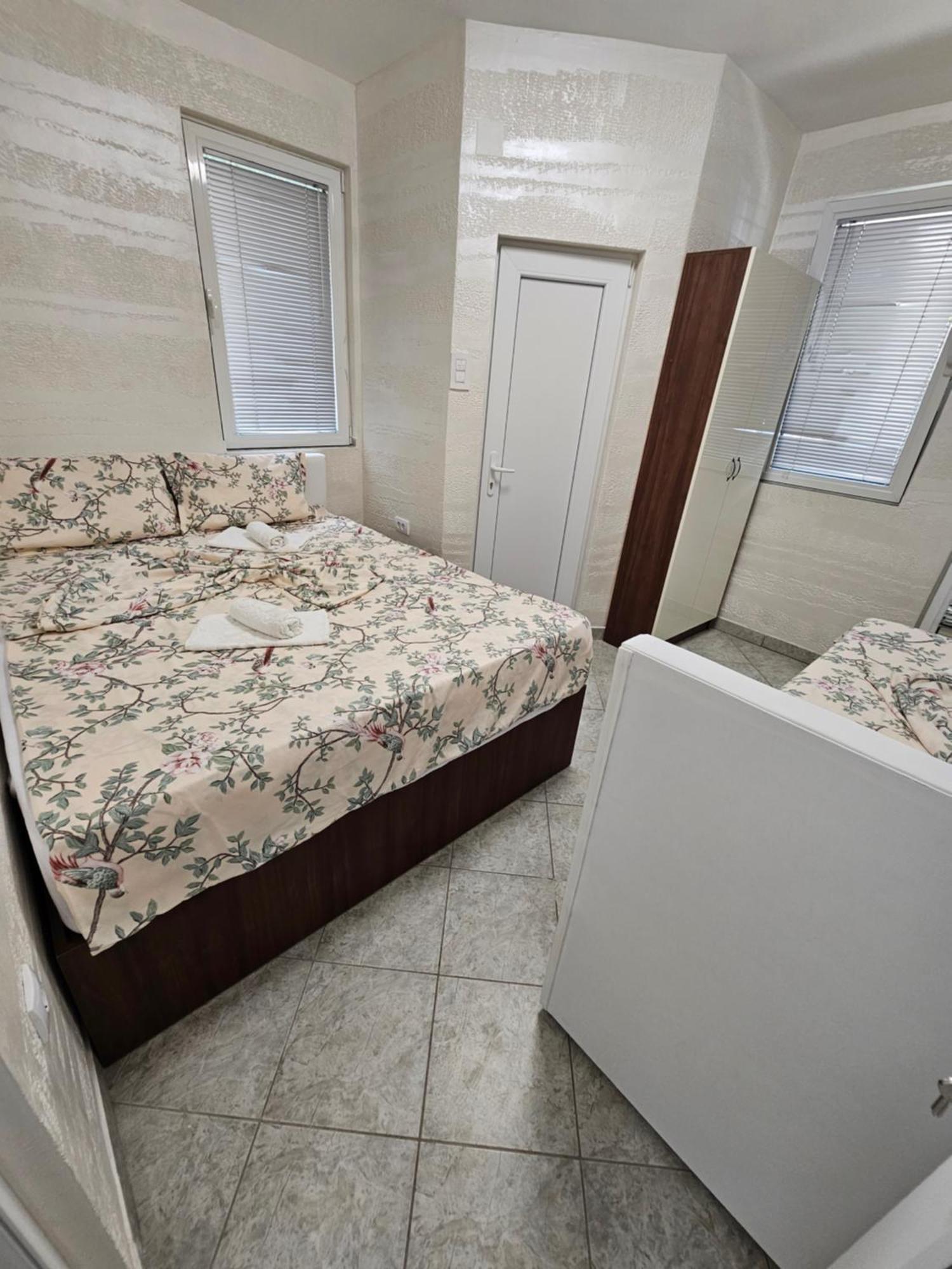 אוטייהא Apartmani Vila Ebra מראה חיצוני תמונה