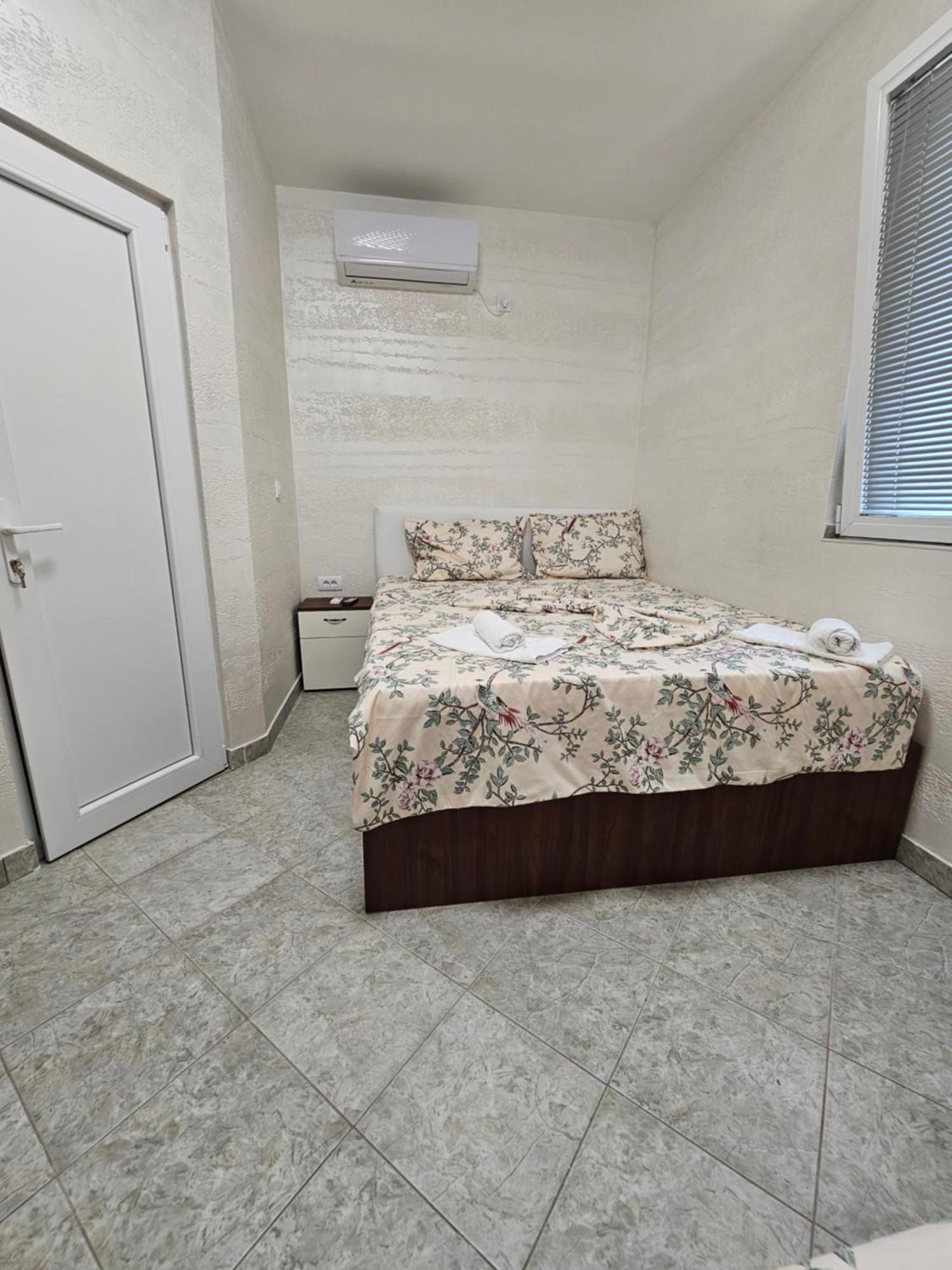 אוטייהא Apartmani Vila Ebra מראה חיצוני תמונה