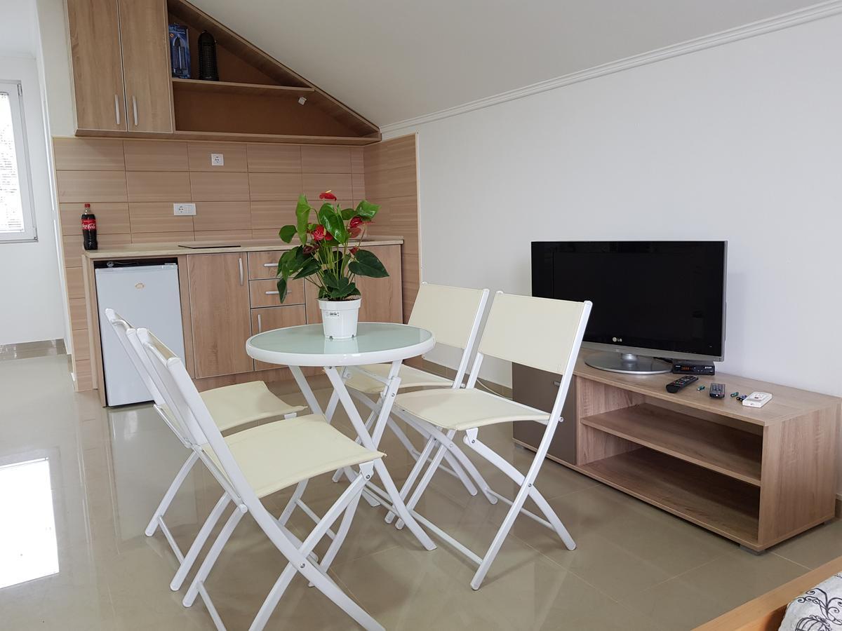 אוטייהא Apartmani Vila Ebra מראה חיצוני תמונה